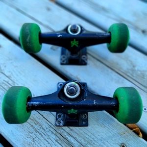 Zoo York trucks and bearings/wheels